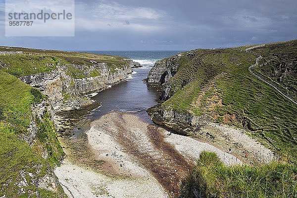 UK  Schottland  Durness  Blick von der Smoo Cave auf den Fjord Geodha Smoo