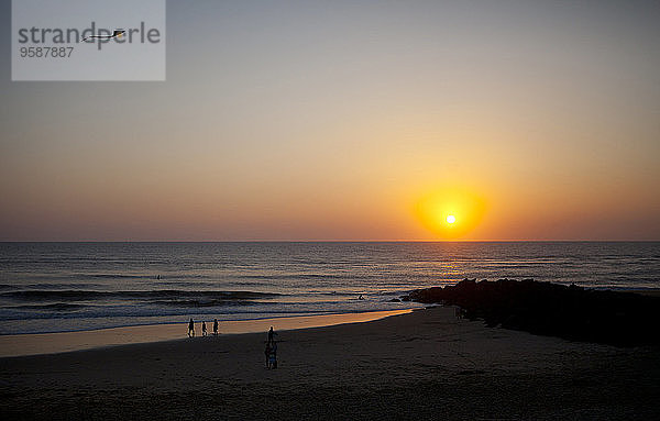 Frankreich  Aquitaine  Capbreton  Strandurlaub bei Sonnenuntergang