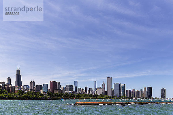 USA  Illinois  Chicago  Skyline  Willis Tower und Lake Michigan