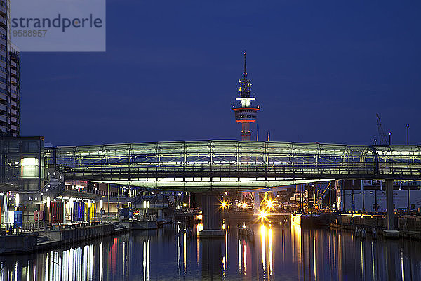 Deutschland  Bremen  Bremerhaven  Od Harbour  Weserbrücke bei Nacht