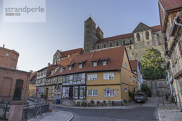 Deutschland  Sachsen-Anhalt  Quedlinburg  Stiftskirche St. Servatius auf dem Schlossberg  Fachwerkhäuser