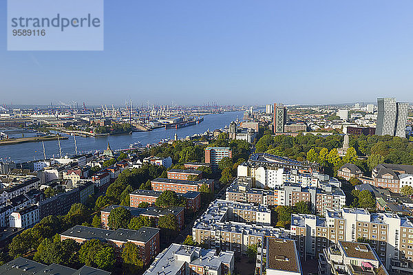 Deutschland  Hamburg  Blick von der St. Michaelskirche mit Elbe