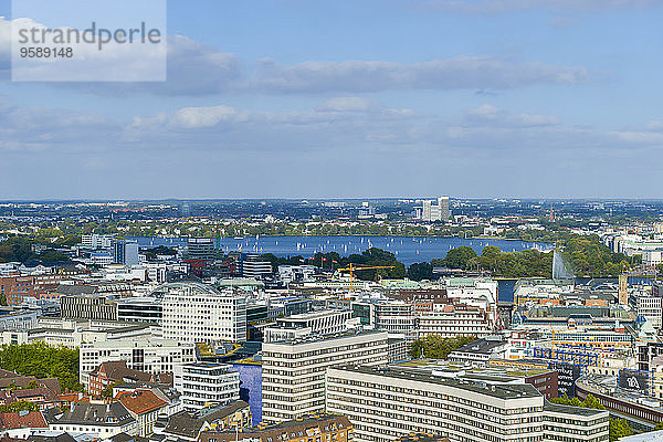 Deutschland  Hamburg  Blick von der St. Michaelskirche auf die Außenalster