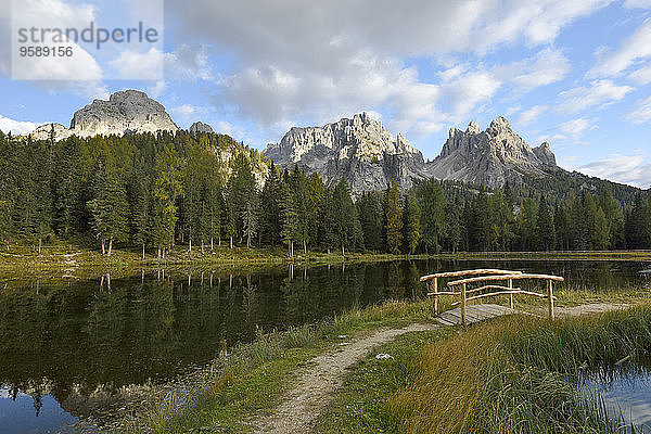 Italien  Venetien  Dolomiten  Berglandschaft in der Region Tre Cime di Lavaredo