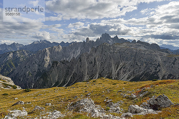 Italien  Venetien  Dolomiten  Berglandschaft in der Region Tre Cime di Lavaredo