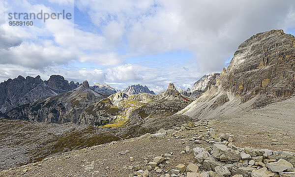 Italien  Venetien  Dolomiten  Berglandschaft in der Region Tre Cime di Lavaredo