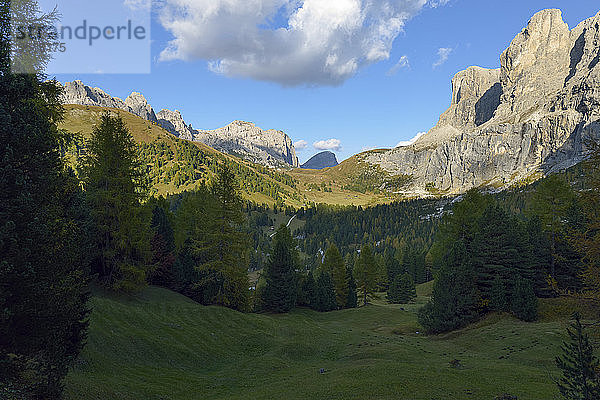 Italien  Südtirol  Dolomiten  Ausblick vom Grödner Pass am Abend