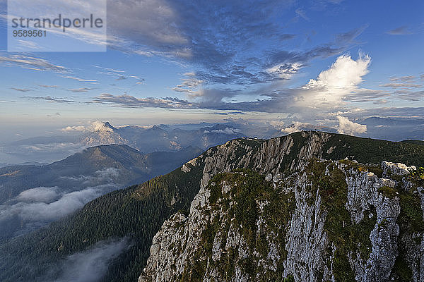 Österreich  Oberösterreich  Salzkammergut  Blick vom Alberfeldkogel in Höllengebirge