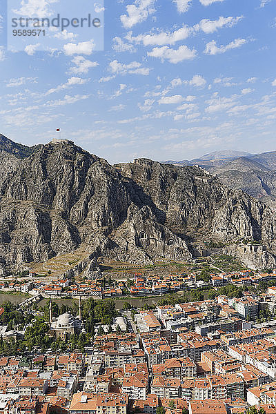 Türkei  Schwarzmeerregion  Amasya  Stadtbild mit Burg