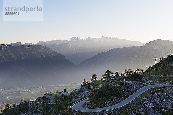 Österreich  Steiermark  Salzkammergut  Loser Bergstraße mit Dachstein im Hintergrund