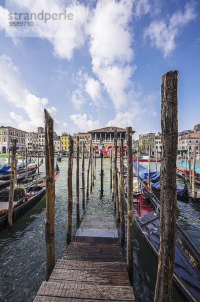 Italien  Venetien  Venedig  Bezirk Cannaregio  Holzsteg am Kanal