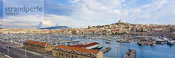 Frankreich  Provence-Alpes-Cote d'Azur  Bouches-du-Rhone  Marseille  Port Vieux  Blick auf Hafen und Altstadt  Panorama