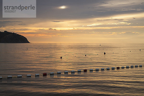 Slowenien  Istrien  Slowenische Küste  Izola  Adriaküste am Abend