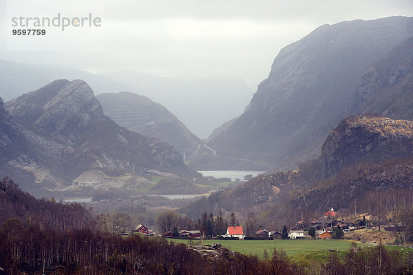Blick auf Berge und Tal bei Lysefjord  Rogaland County  Norwegen