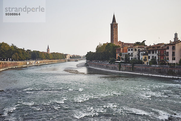 Etsch und Stadtbild  Verona  Italien
