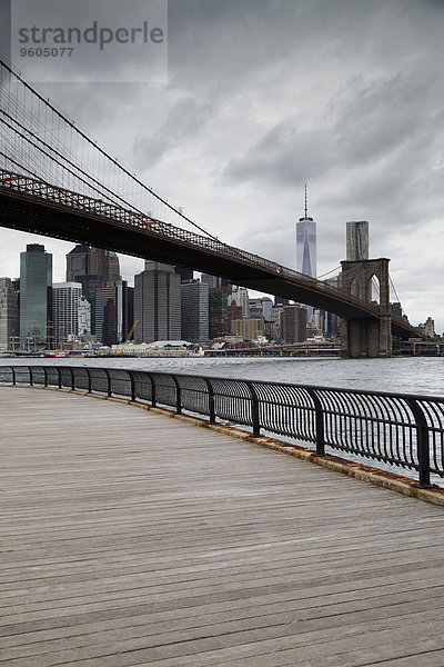 Vereinigte Staaten von Amerika USA Skyline Skylines New York City Brücke Brooklyn neu