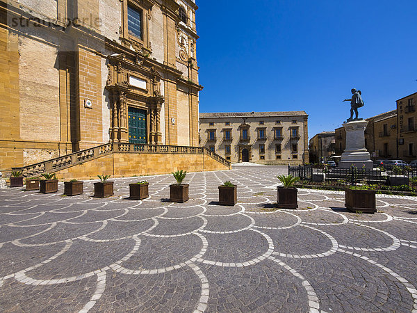 Italien  Sizilien  Piazza Armerina  Maria Santissima Assunta am Domplatz