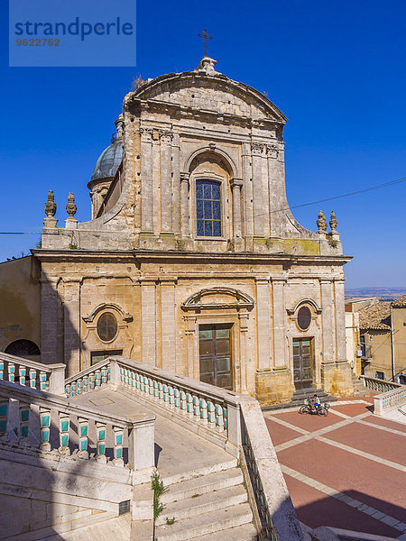 Italien  Sizilien  Caltagirone  Basilika Santa Maria del Monte bei Sonnenlicht