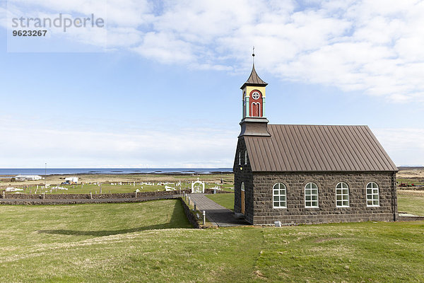 Island  Hvalnes  Blick auf die kleine Kirche