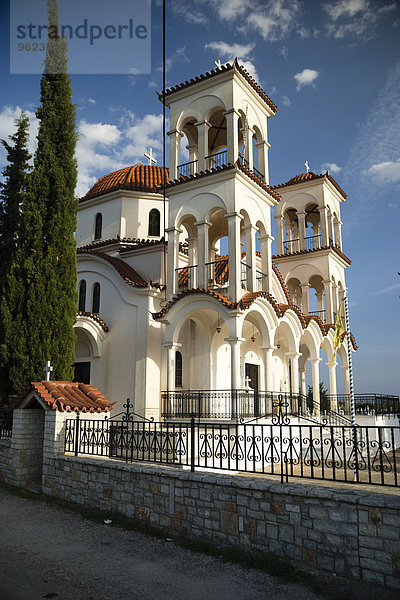 Griechenland  Peloponnes  Griechisch-Orthodoxe Kirche mit Glockentürmen