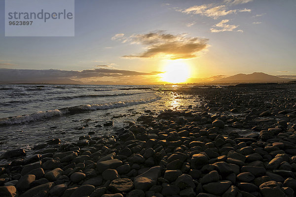 UK  Schottland  Isle of Skye  Sonnenaufgang an der Küste