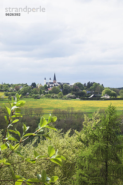 Deutschland  Nordrhein-Westfalen  Eifel  Blick auf Kloster Steinfeld