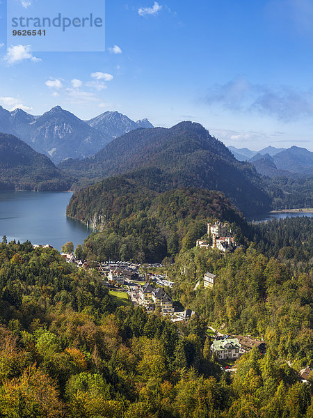 Deutschland  Bayern  Allgäu  Schloss Hohenschwangau und Alpsee und Schwansee