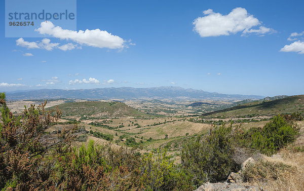 Italien  Sardinien  Gallura  Olbia-Tempio  zentrale sardische Landschaft  Blick auf den Berg Limbara