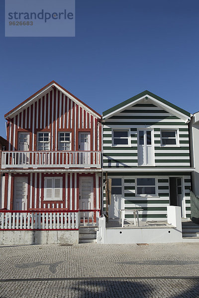 Portugal  Costa Nova  Holzhaus  gestreifte Fassaden