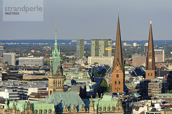 Deutschland  Hamburg  Rathaus und Kirchtürme