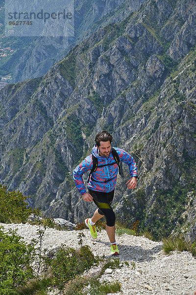 Italien  Trentino  Mann Berglauf am Gardasee