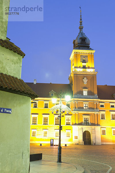 Polen  Warschau  Altstadt  Königsschloss am Abend
