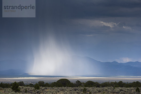 USA  Nevada  Landschaft mit Gewitterwolken