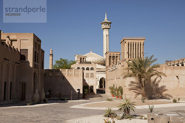 VAE  Dubai  Al Bastakiya Bezirk mit Bastakiya Moschee