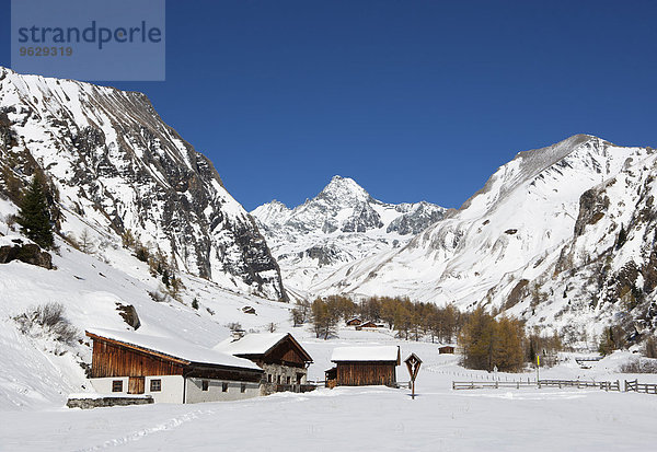 Österreich  Osttirol  Kals am Großglockner  Hohe Tauern  Alphütte und Großglockner