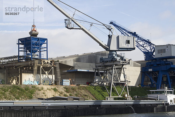 Industrie im Hafen  Basel  Schweiz