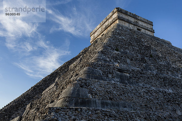 Niedriger Winkel des Tempels  Huhn Itza  Yucatan  Mexiko