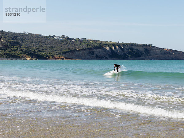 Surfer im Meer  Roadknight  Victoria  Australien