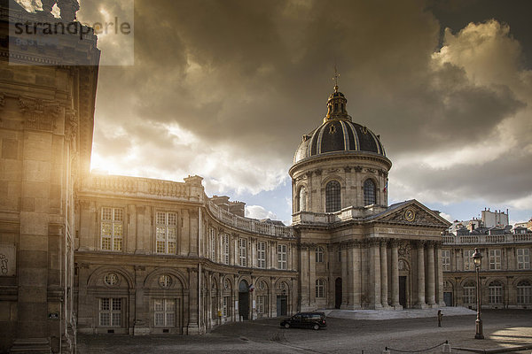 Blick auf das Musee de Orsay  Paris  Frankreich