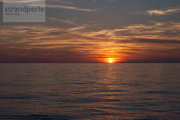 Sonnenuntergang und Meer  Oristano  Sardinien  Italien