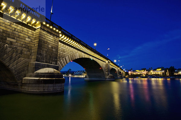 spannen Wasser Nacht Ruhe London Hauptstadt Spiegelung See Brücke Reflections
