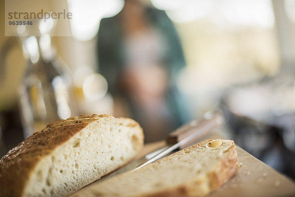 einsteigen Brot Messer Brotlaib