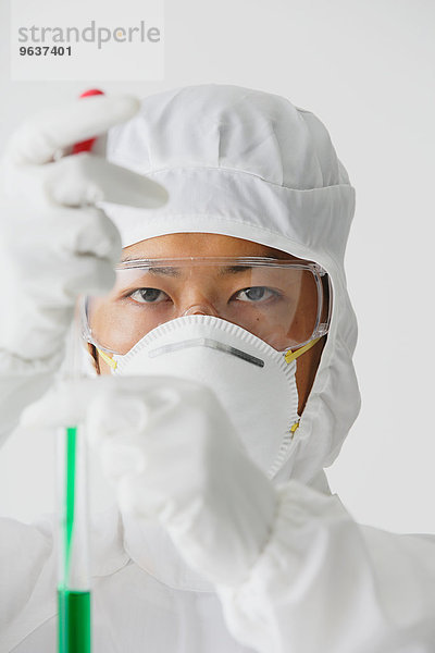 Mann Chemie arbeiten jung Schutz japanisch