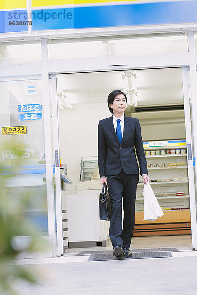 Geschäftsmann Laden jung aussteigen Zweckmäßigkeit japanisch