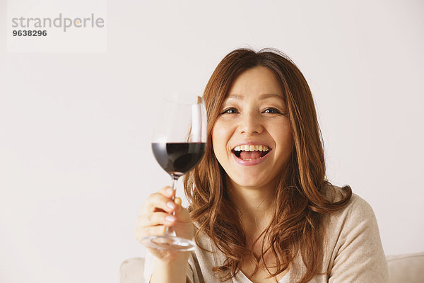 Frau Rotwein trinken japanisch