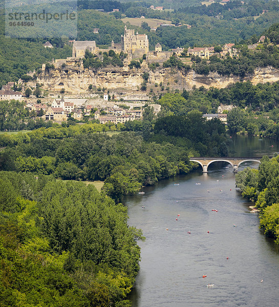 Fluss Dordogne  Beynac-et-Cazenac  Aquitanien  Südfrankreich  Frankreich  Europa