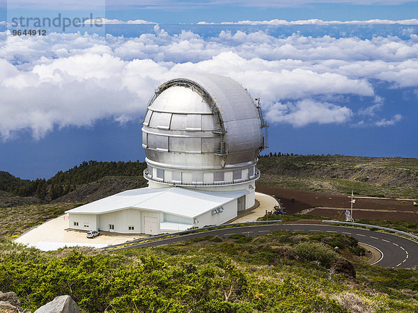 Gran Telescopio Canarias Sternenwarte auf dem Roque de los Muchachos über den Wolken  Parque Nacional de la Caldera de Taburiente  Caldera  La Palma  Kanarische Inseln  Spanien  Europa