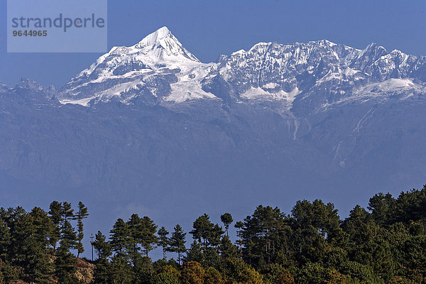 Ausblick vom Hotel Himalaya Club auf die Berge des Himalaya  Nagarkot  Nepal  Asien