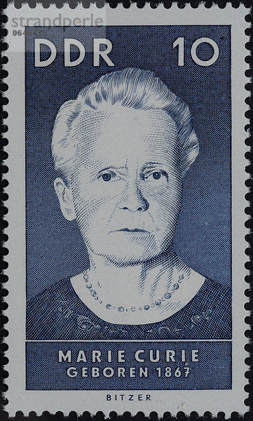 Marie Curie  polnische und französische Physikerin  Forscherin  Chemikerin  zweifache Nobelpreisträgerin  Radioaktivität  Porträt  deutsche Briefmarke  DDR  1967