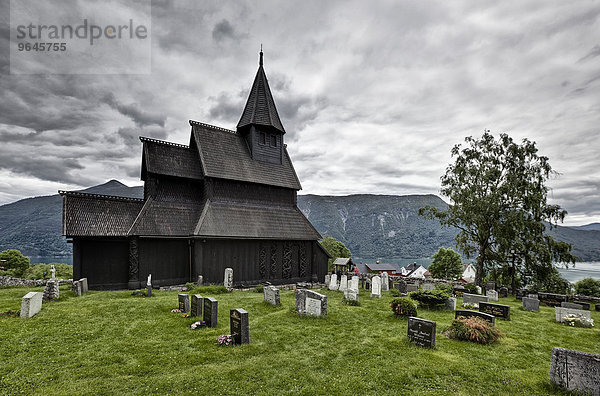Stabkirche Urnes am Lustrafjord  Europas älteste Stabkirche  Sogn of Fjordane  Norwegen  Europa